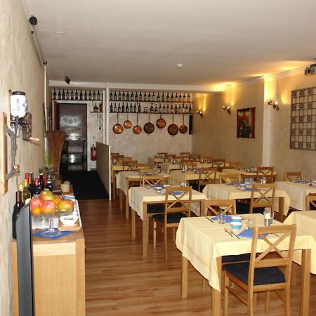 Hotel Bahnhof Haus 키아쏘 외부 사진
