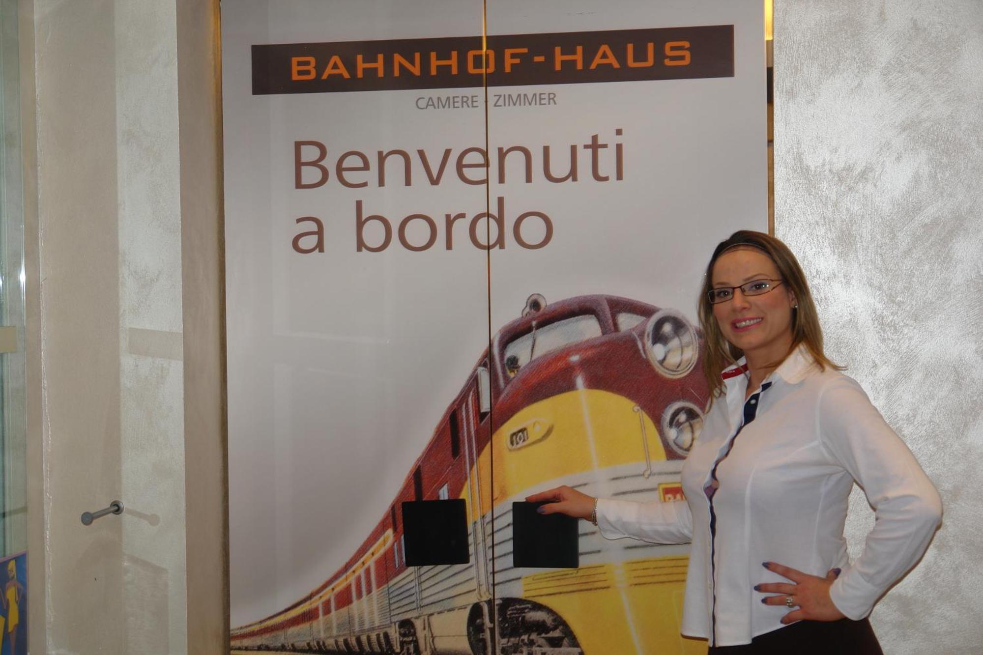 Hotel Bahnhof Haus 키아쏘 외부 사진