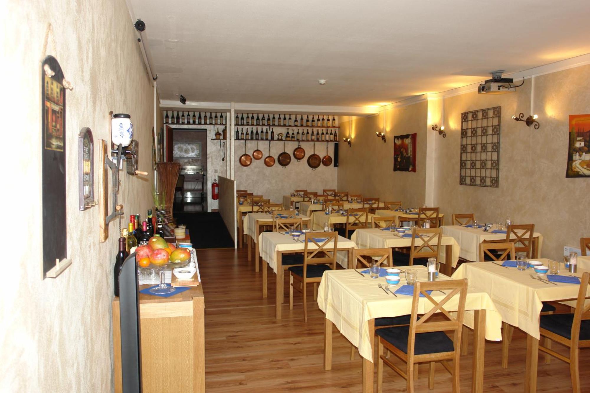 Hotel Bahnhof Haus 키아쏘 외부 사진