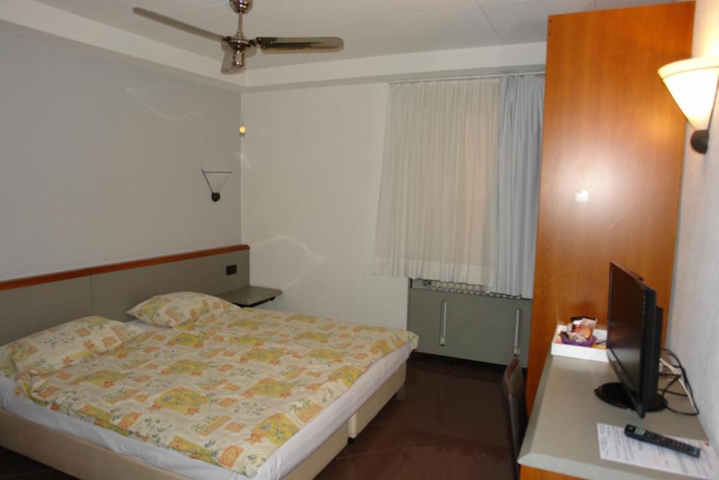 Hotel Bahnhof Haus 키아쏘 객실 사진