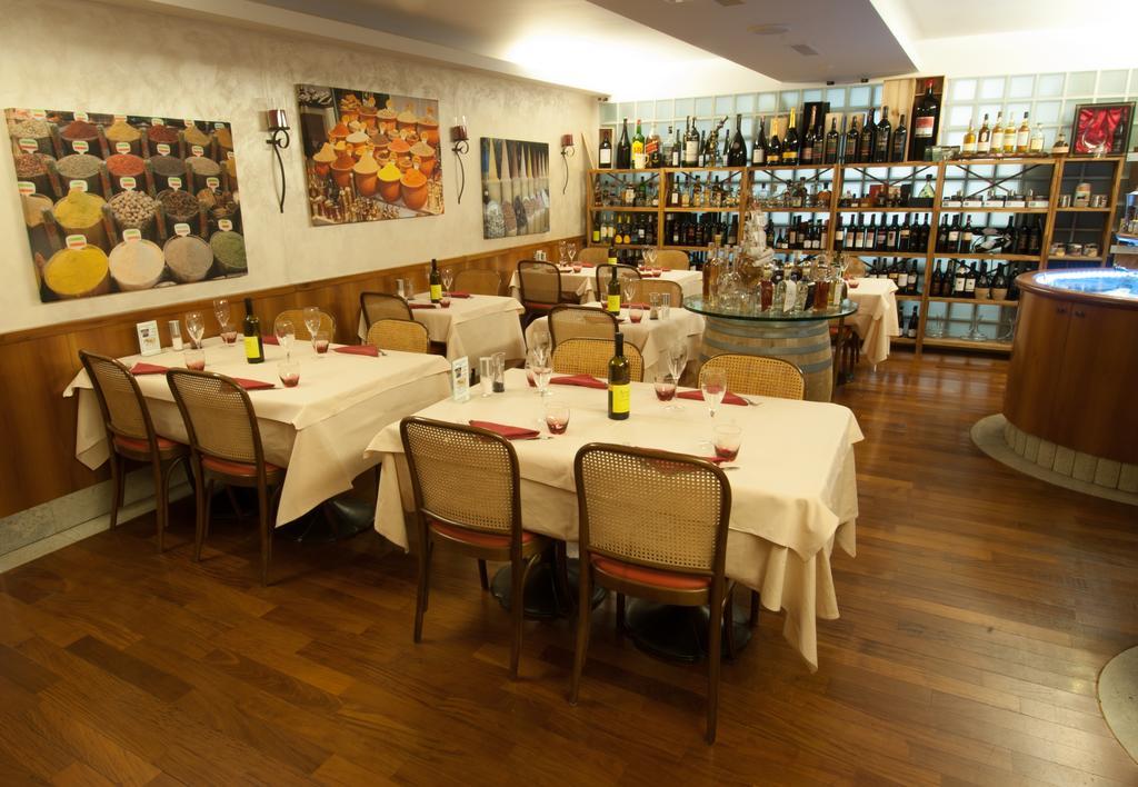 Hotel Bahnhof Haus 키아쏘 외부 사진