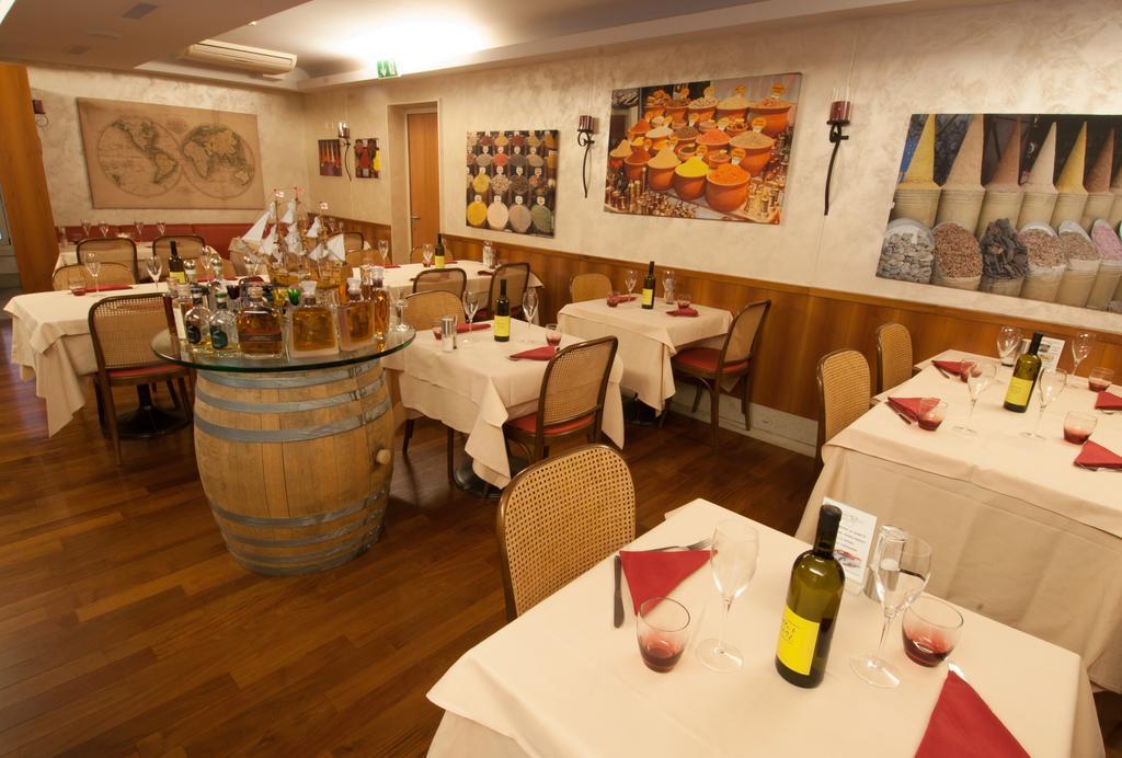 Hotel Bahnhof Haus 키아쏘 외부 사진