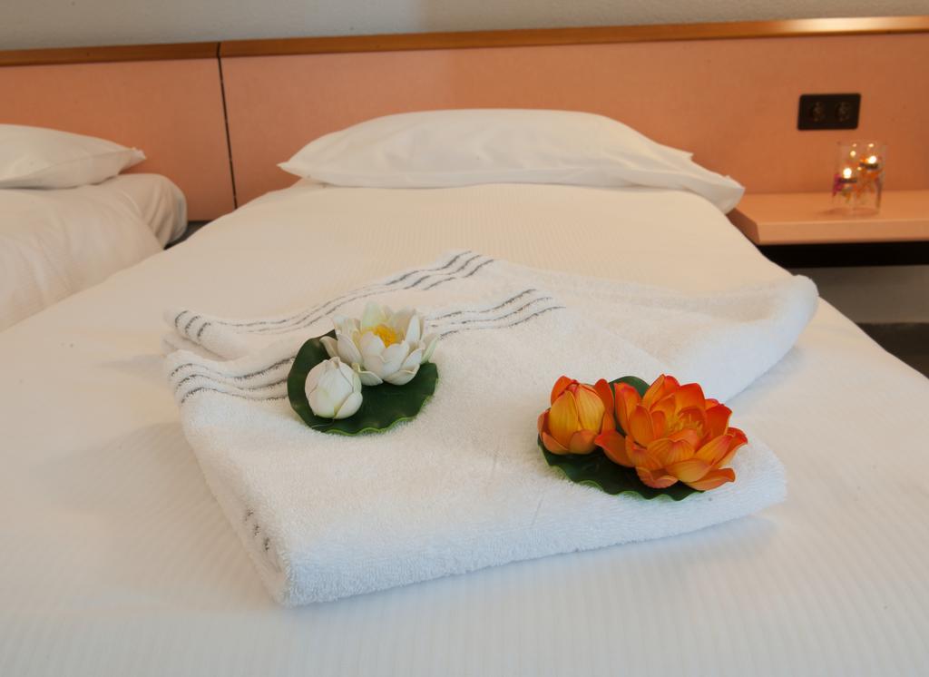 Hotel Bahnhof Haus 키아쏘 외부 사진