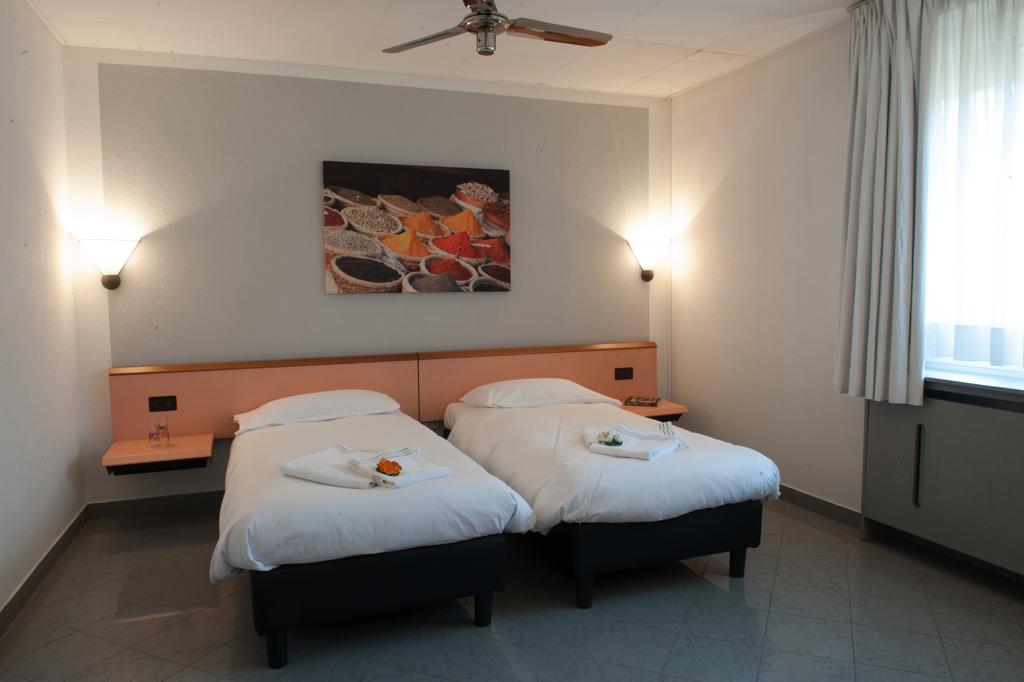 Hotel Bahnhof Haus 키아쏘 외부 사진
