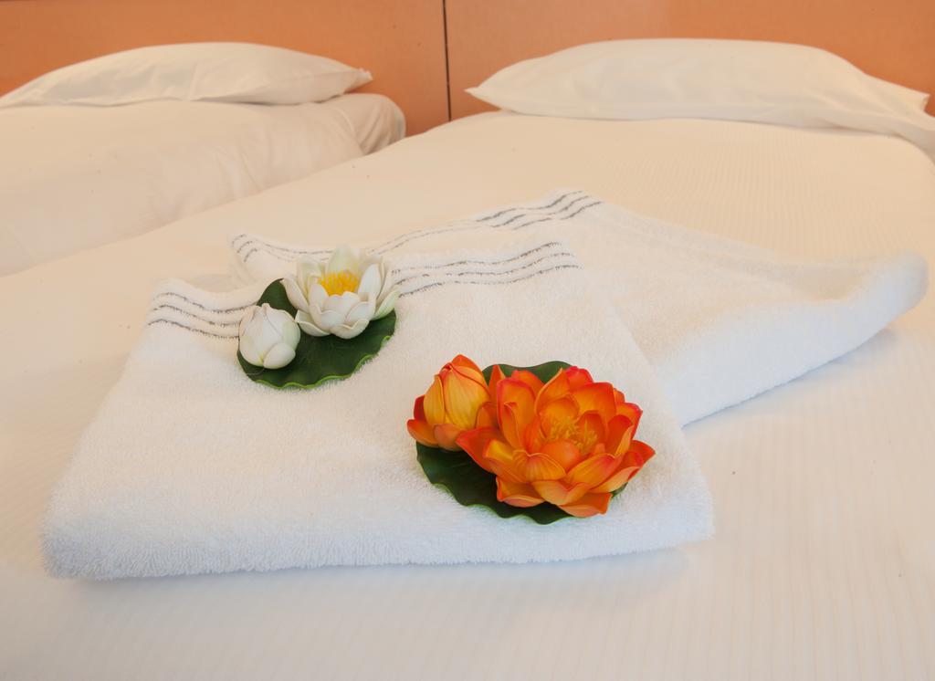 Hotel Bahnhof Haus 키아쏘 외부 사진