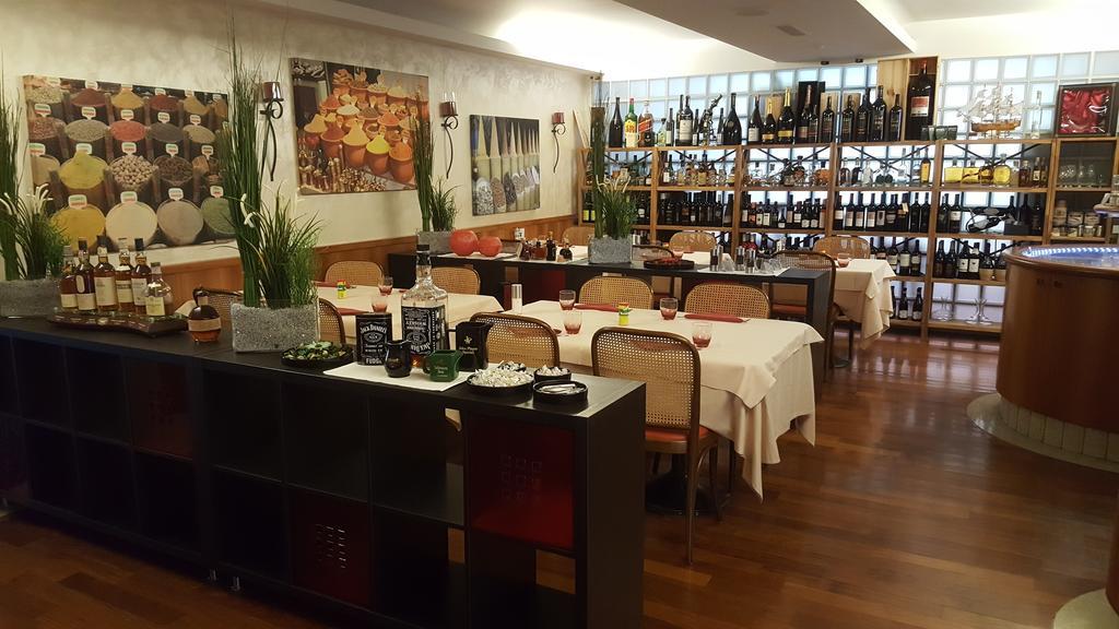 Hotel Bahnhof Haus 키아쏘 외부 사진
