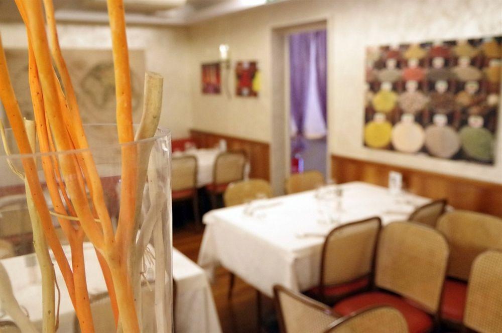 Hotel Bahnhof Haus 키아쏘 외부 사진