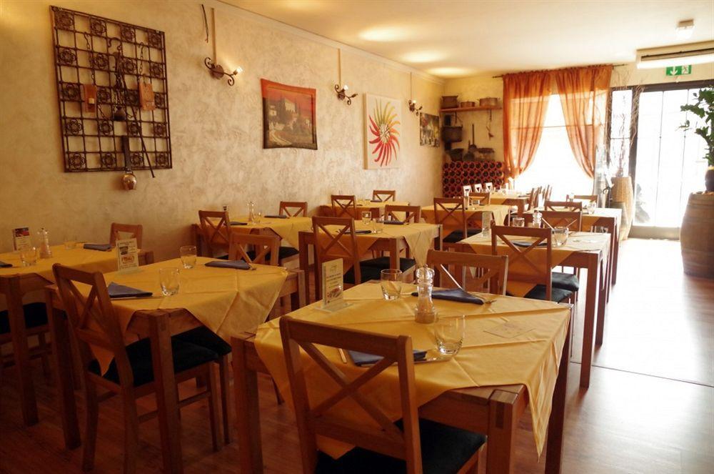 Hotel Bahnhof Haus 키아쏘 외부 사진
