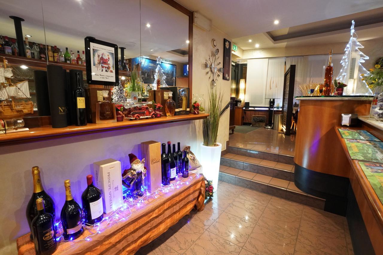Hotel Bahnhof Haus 키아쏘 외부 사진
