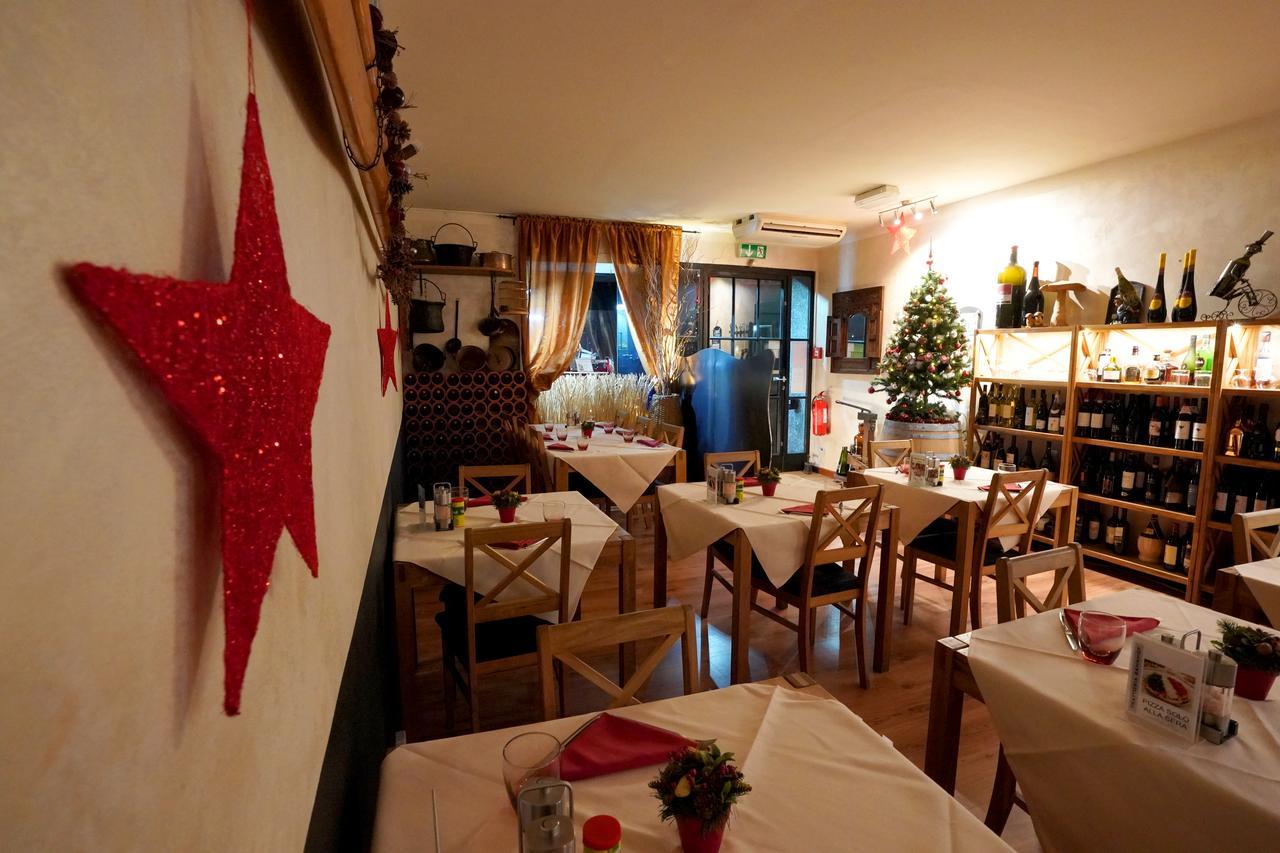 Hotel Bahnhof Haus 키아쏘 외부 사진