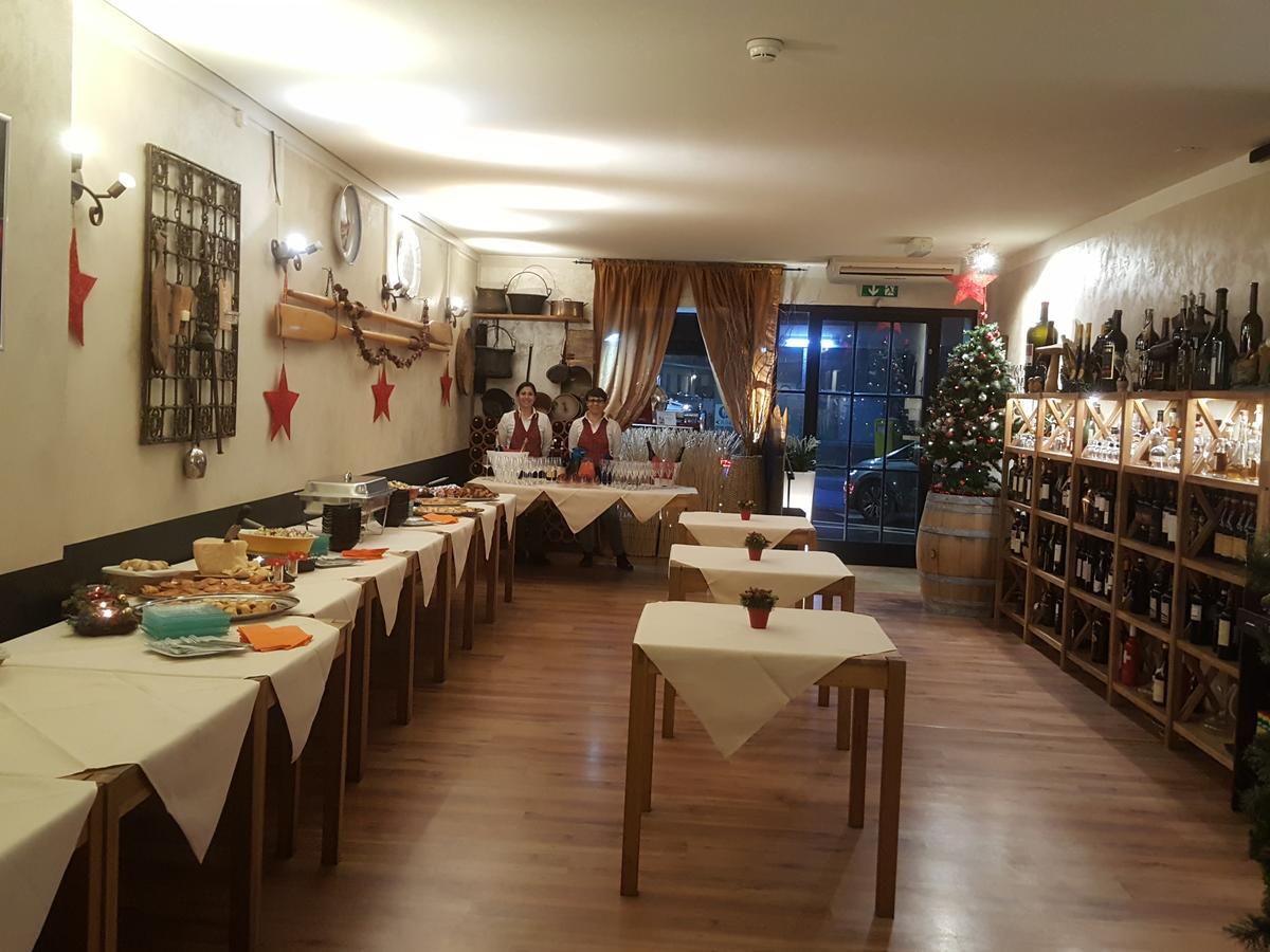 Hotel Bahnhof Haus 키아쏘 외부 사진