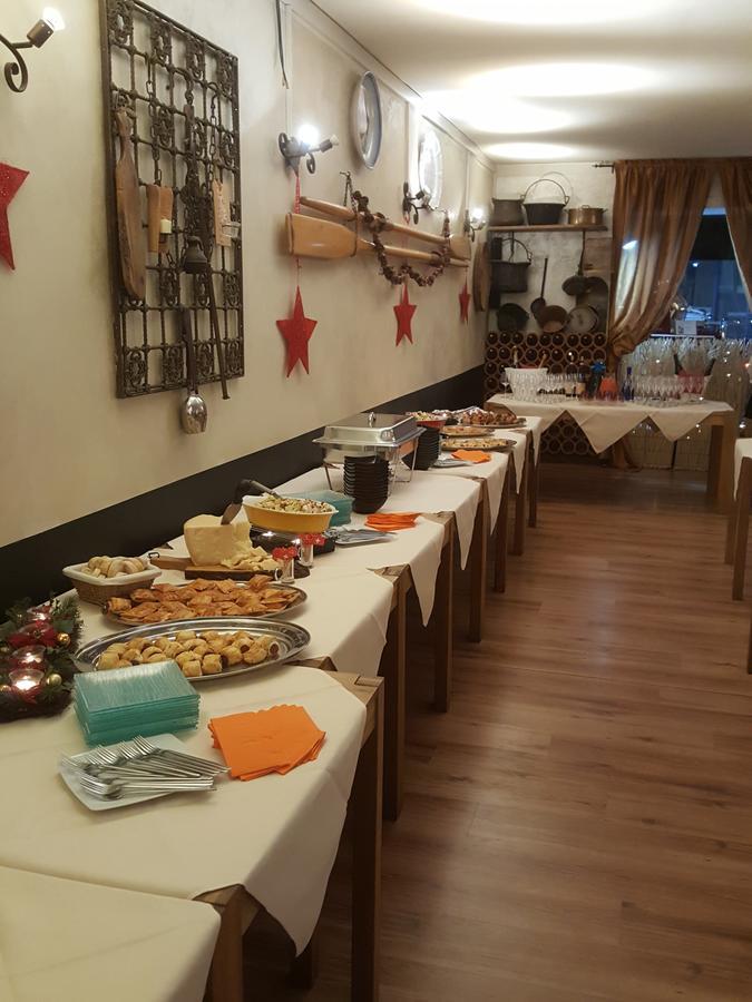 Hotel Bahnhof Haus 키아쏘 외부 사진