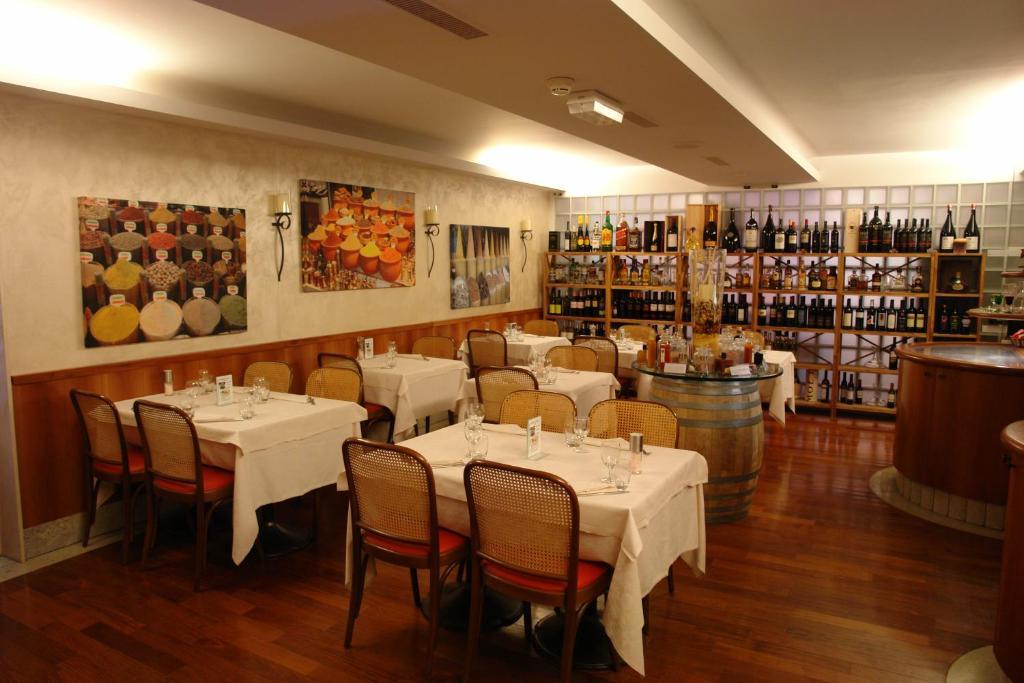 Hotel Bahnhof Haus 키아쏘 외부 사진