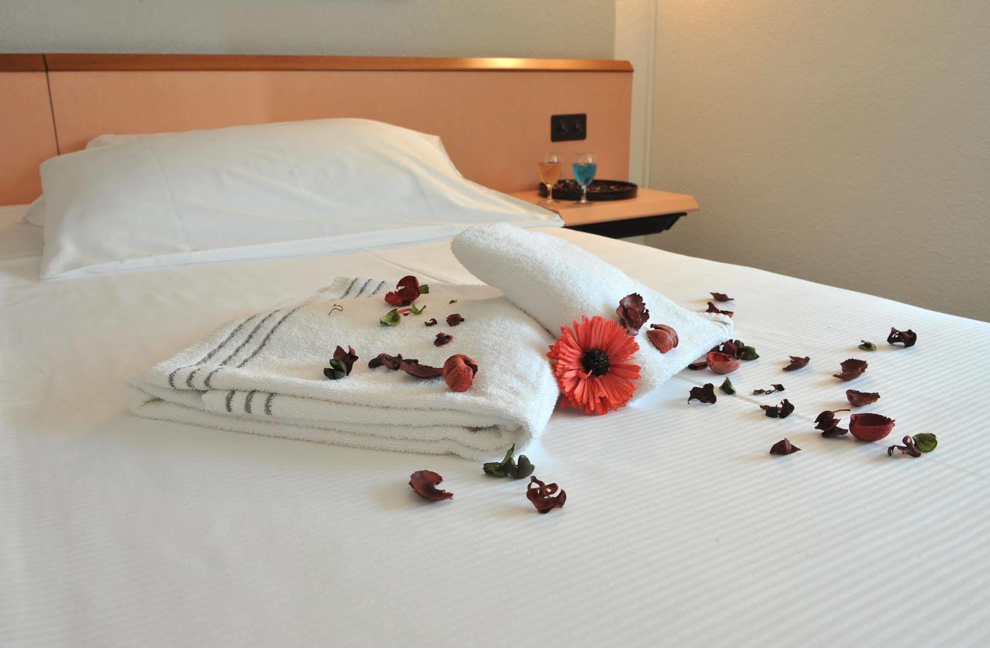 Hotel Bahnhof Haus 키아쏘 외부 사진